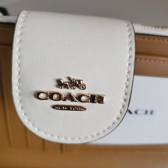 Coach Cream and Green Wallet - Picture 6 of 9